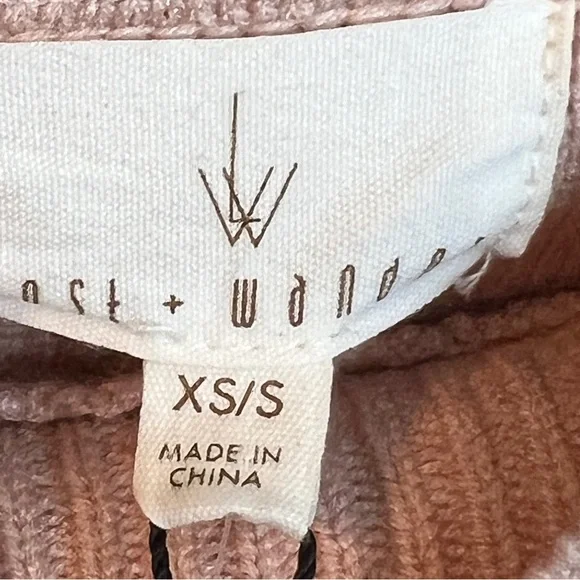 Lost Wander Size XS/S Pink & White Printed Mock Neck Pullover Sweater Su… - Picture 9 of 11
